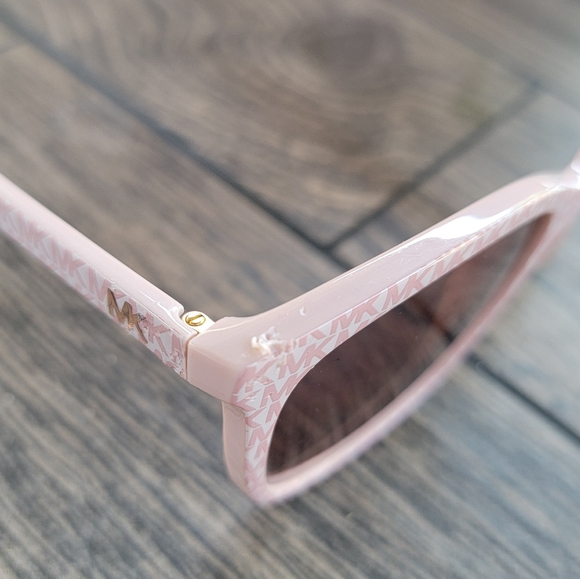 Michael Kors Jetset Salmon Bag and Sunglasses - Picture 9 of 13